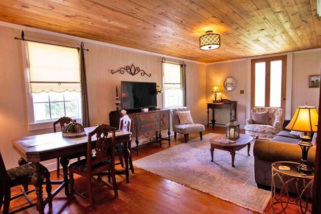 Photo - 1228 Mississippi St