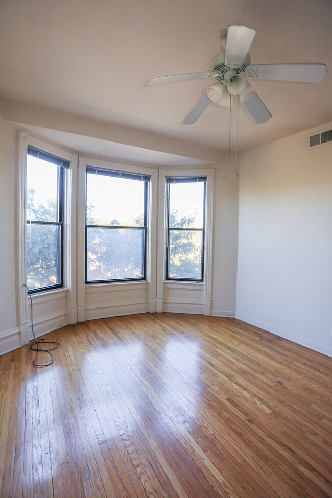 Photo - 703 W Willow St Unit 2B