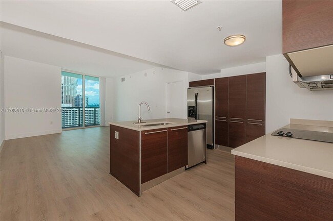 Building Photo - 1900 N Bayshore Dr Unit 1604 Rental