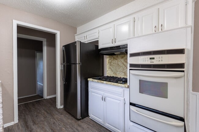 Photo - Charming 5 Bedroom House