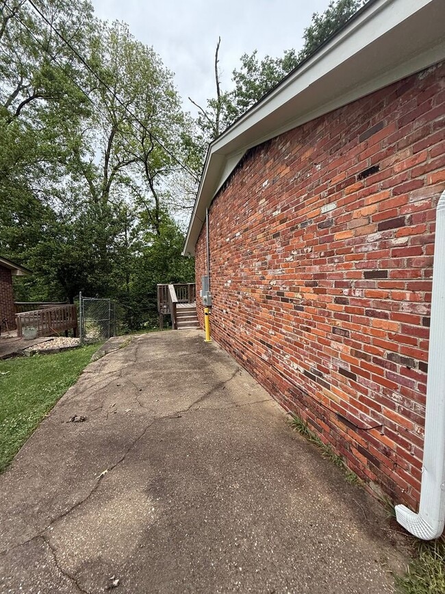 Photo - ** 3 bed 2 bath located in Forrest Hills ** Call 334-366-9198 to schedule a self-showing