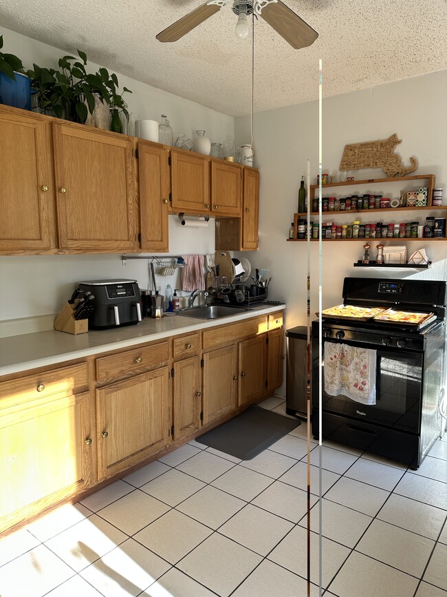 Building Photo - 219 Tremont St Unit 219 / 3