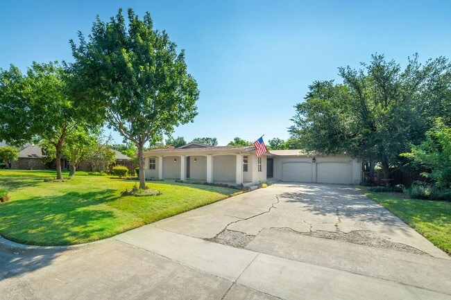 Photo - 3 Bedroom 2 Bath 2 Car Garage - Backs Up To A Nice Farm