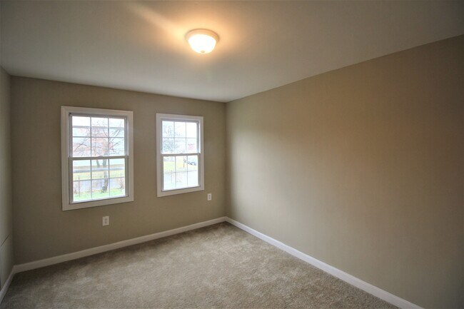 Photo - EXPERTLY DESIGNED 3 BEDROOM HOME IN DUNDALK!