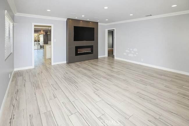 Photo - 7400 Blewett Ave