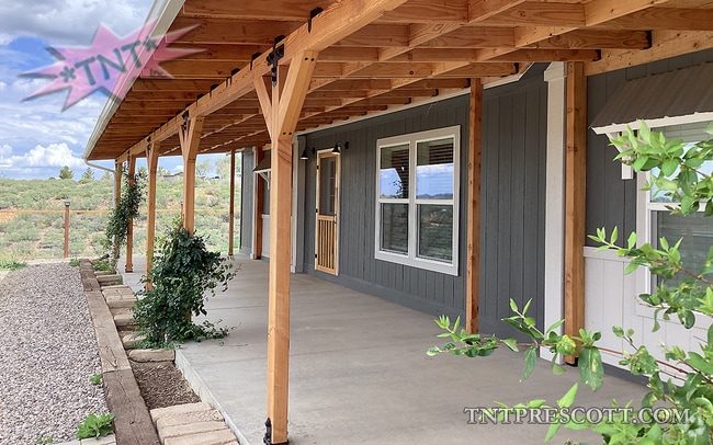 Building Photo - Home in Dewey Humboldt