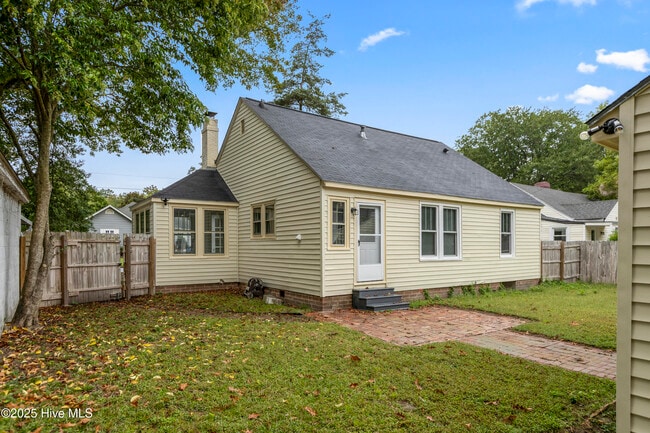 Photo - 108 N Library St