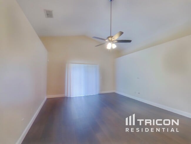 Photo - 1074 Worthington Dr