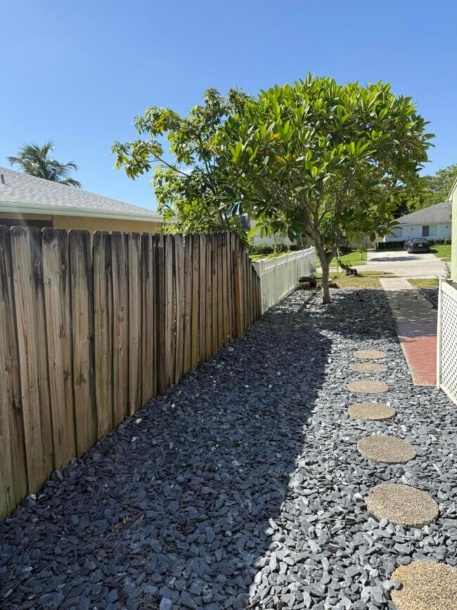 Photo - 4565 NW 3rd Dr