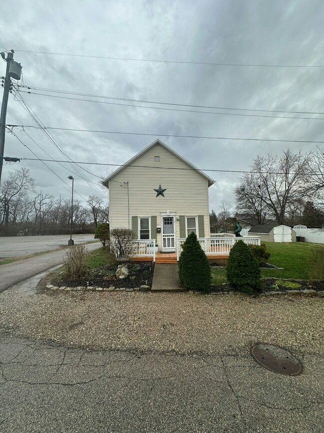 Building Photo - 125 E Market St