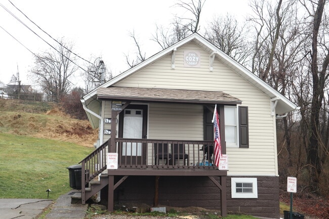 Photo - 525 6th St Unit 2