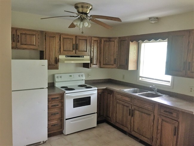 Kitchen - 609 Grove City Rd Townhome