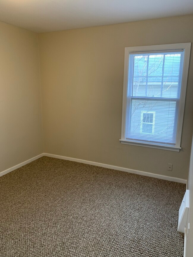 Building Photo - 425 Lyon St NE Unit 4