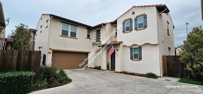 Building Photo - Beautiful Newer Two Story HG Gardens Model... Rental