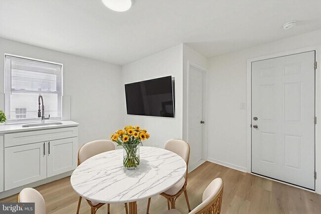 Photo - 1626 N 17th St Unit 4