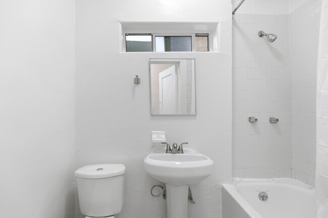 Photo - 1526 E 52nd St Unit 1524 E. 52nd Street