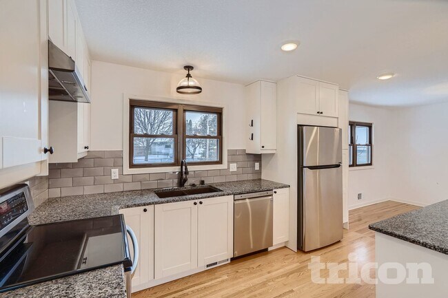 Photo - 3363 69th St E