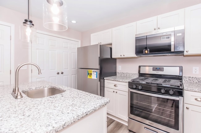 Photo - 1900 Ramblewood Rd Unit 1900 Ramblewood Rd - A