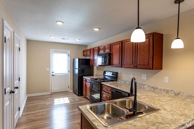 1HAB, 1BA - 900 ft² - Tiny Town Village