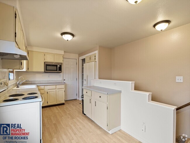 Building Photo - Charming 3-Bedroom Home on 2 Acres with Fr...