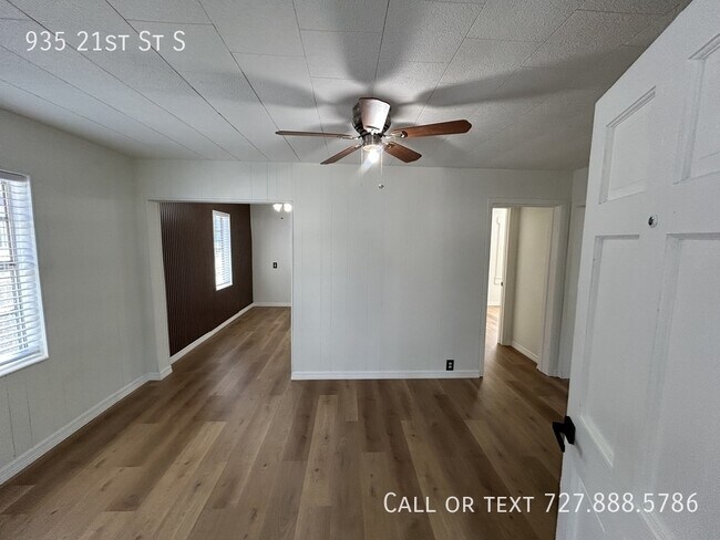 Photo - 935 21st St S