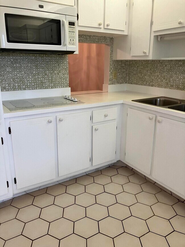 Photo - 2886 Fernley Dr E
