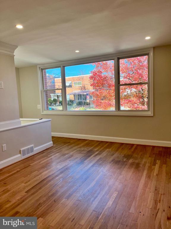 Photo - 119 Victor St NE