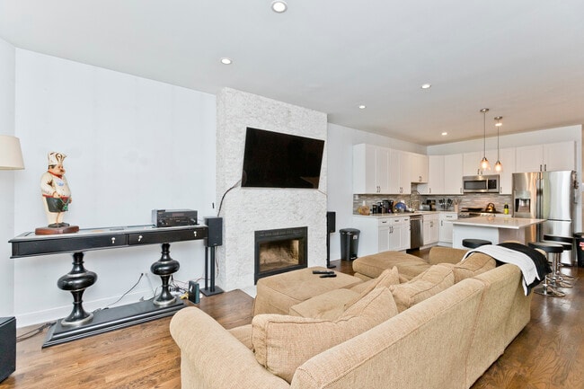 Photo - 857 W Wrightwood Ave Unit 4 bed duplex down condo