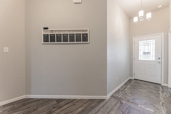 Photo - 810 Earp Dr