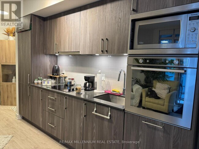 Photo - 27 Bathurst St Unité 421W