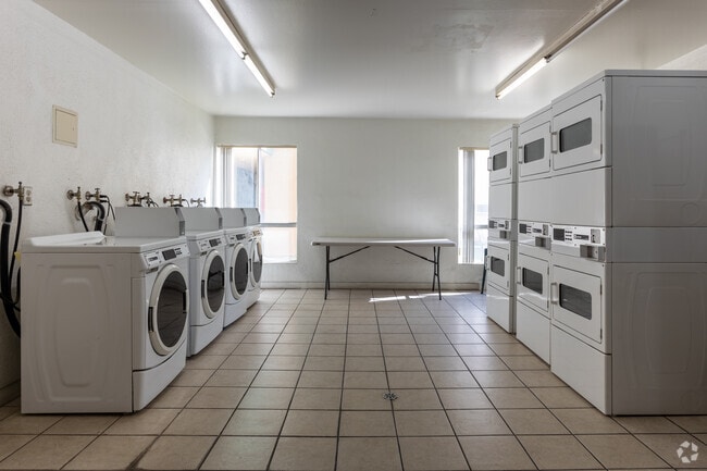 Lavandería - Ellendale Arms Apartments