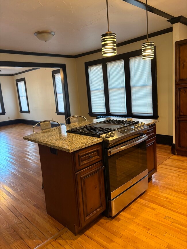 Building Photo - 1630 Hague Ave Unit 1