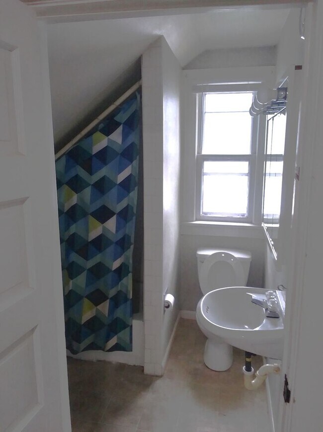 Photo - 713-713-713-712 13th Ave Unidad 713 1/2-13th Avenue