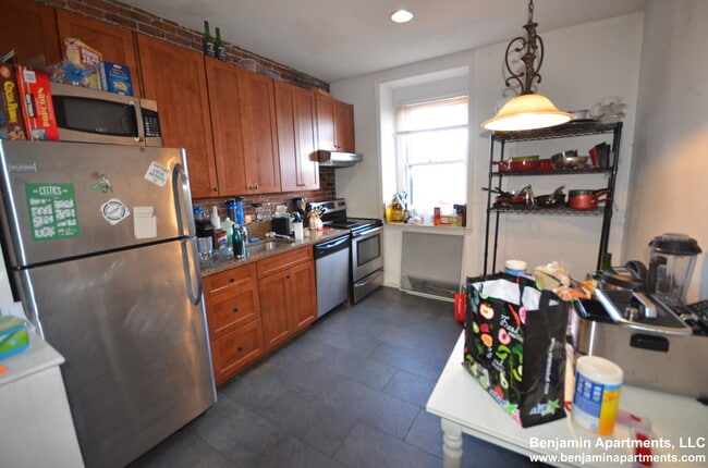 Building Photo - 486 Massachusetts Ave Unit 3