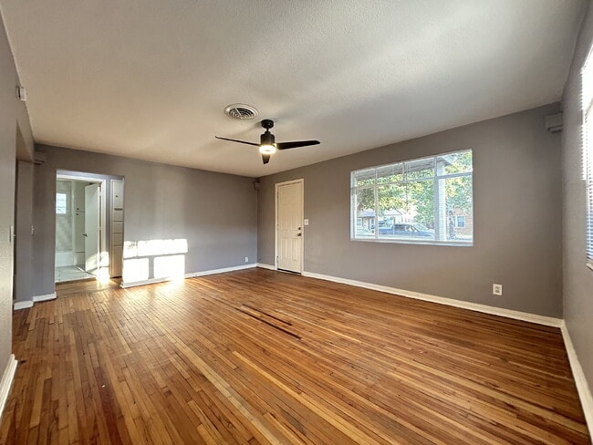Photo - Charming 3-Bedroom Home with 2 Baths in th...