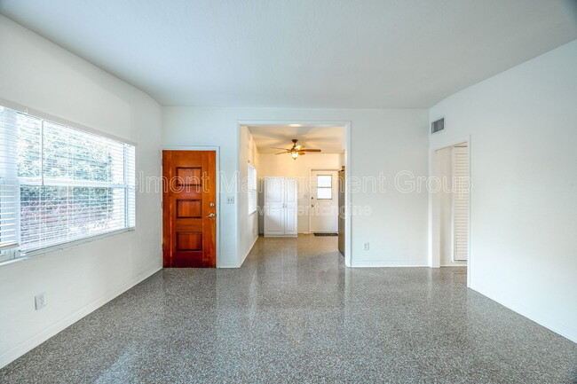 Photo - 2743 Sanbina St