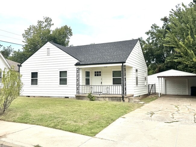 Building Photo - 1701 NE 18th St Rental