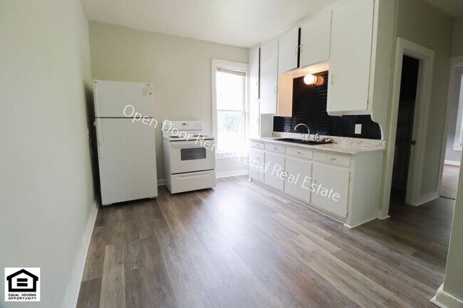 Photo - 208 1/2 S Grant St