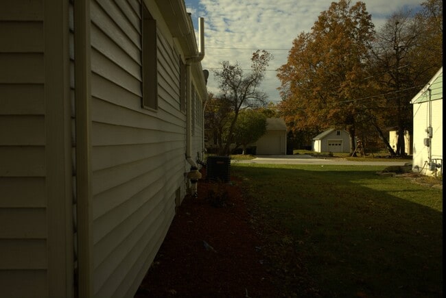 Photo - 32568 Electric Blvd