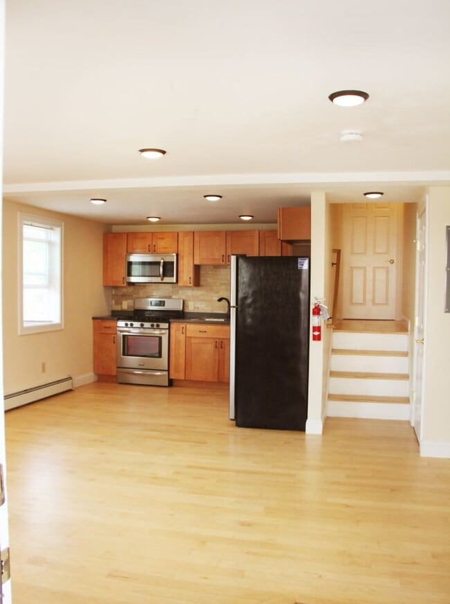 Building Photo - 158 North St Unit APT F