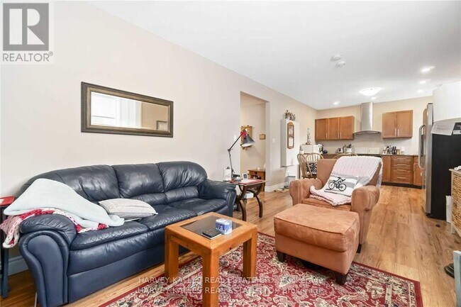 Photo - 709 Annland St