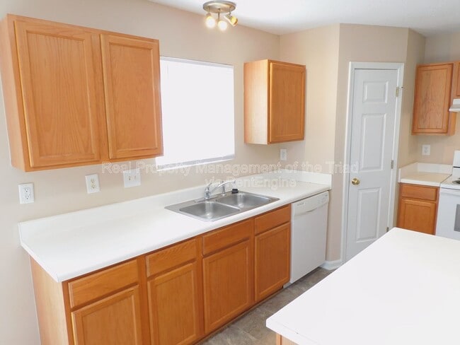 Photo - 5402 Carriage Woods Dr