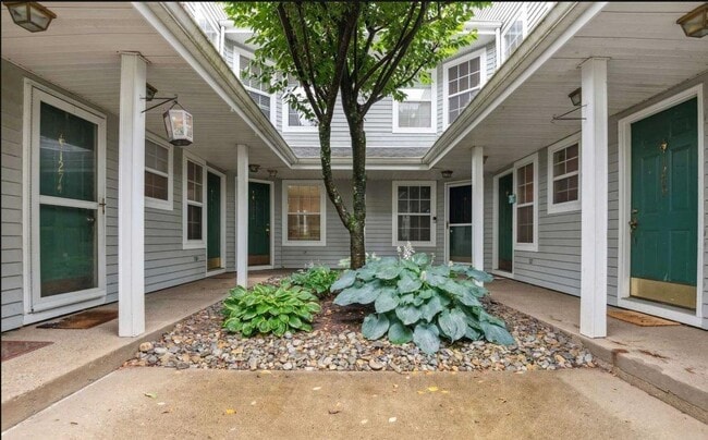 Building Photo - 1272 Paddington Rd Unit 1272