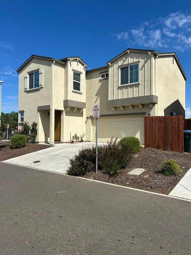 Building Photo - 6757 Jujube Ln