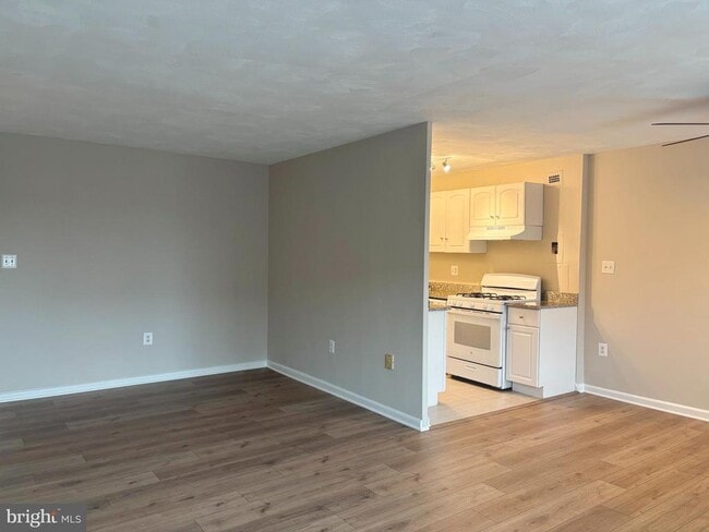 Building Photo - 1200 S Arlington Ridge Rd Unit 605