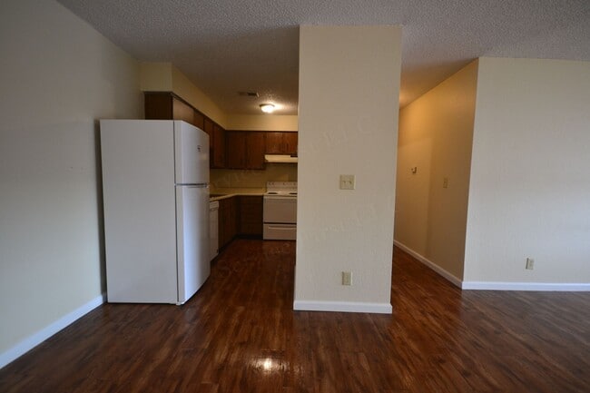 Photo - Hollister Apartments Unit 14