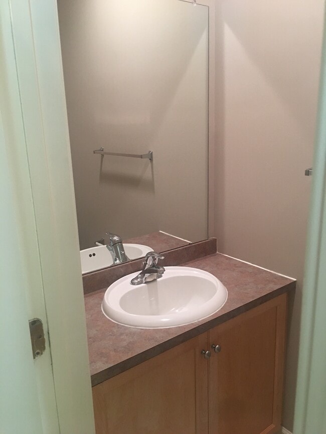 Powder room - 201 Dey St Unit #175