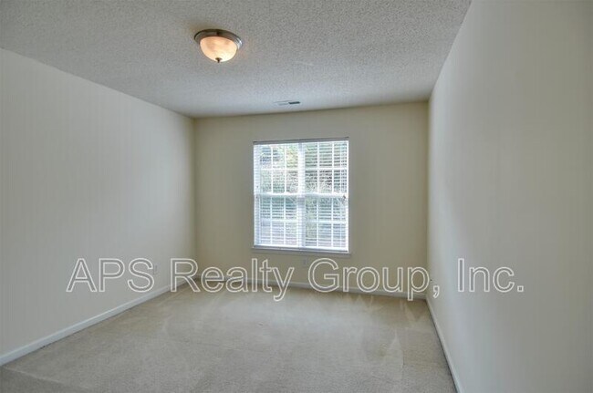 Photo - 1148 Academic Dr