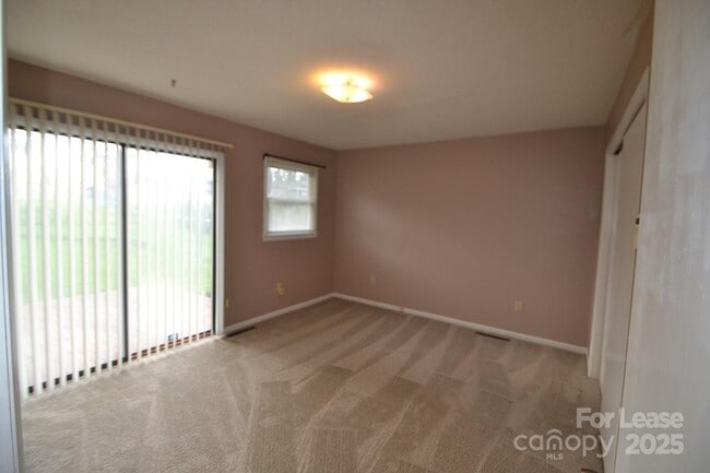 Photo - 2050 35th St NE