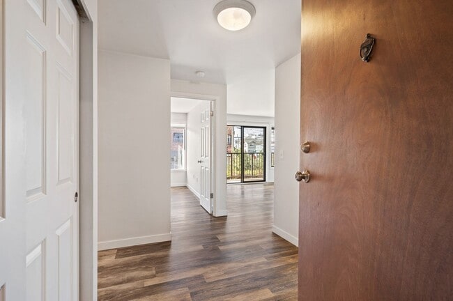 Photo - Large One bedroom condo with New Flooring, W/D, Parking, and WSG included!! Unit 101